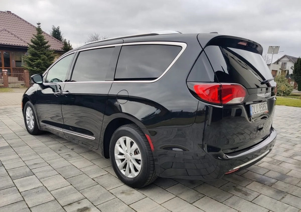 Chrysler Pacifica cena 114000 przebieg: 114000, rok produkcji 2019 z Lubin małe 172